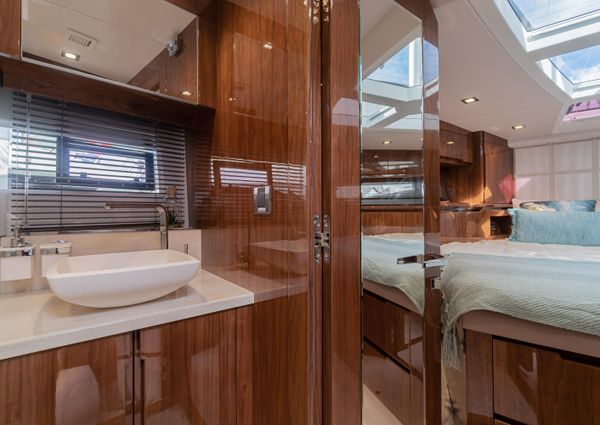 Galeon 460 Fly image