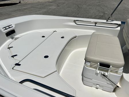 Boston-whaler 17-MONTAUK image