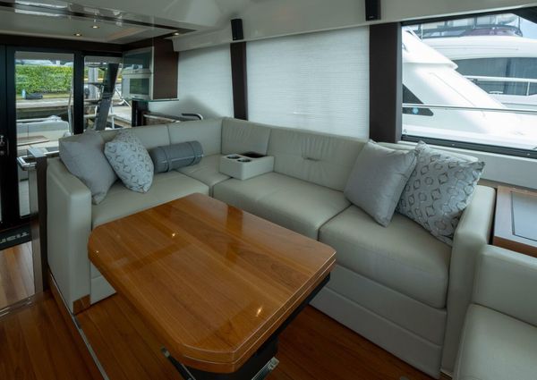 Tiara Yachts F53 Flybridge image