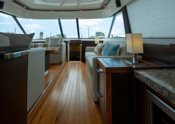 Tiara Yachts F53 Flybridge image