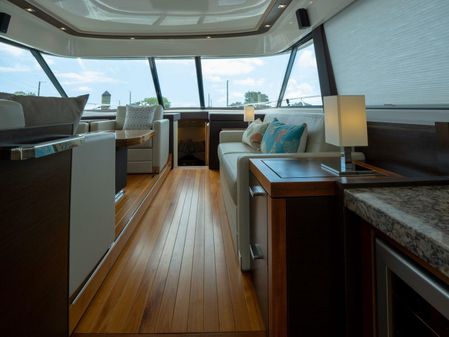 Tiara Yachts F53 Flybridge image