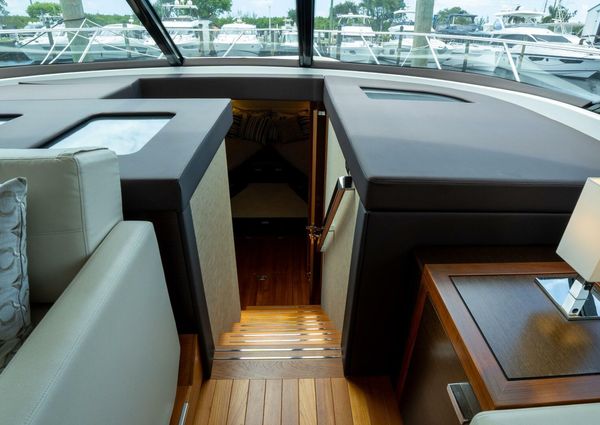 Tiara Yachts F53 Flybridge image