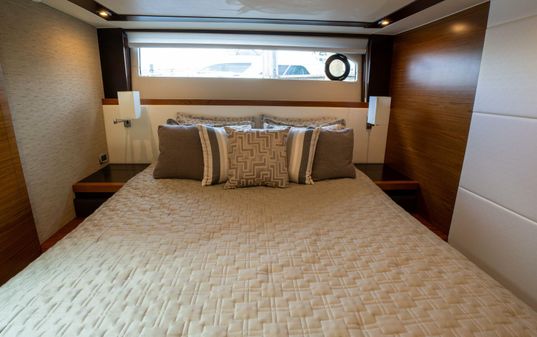 Tiara Yachts F53 Flybridge image