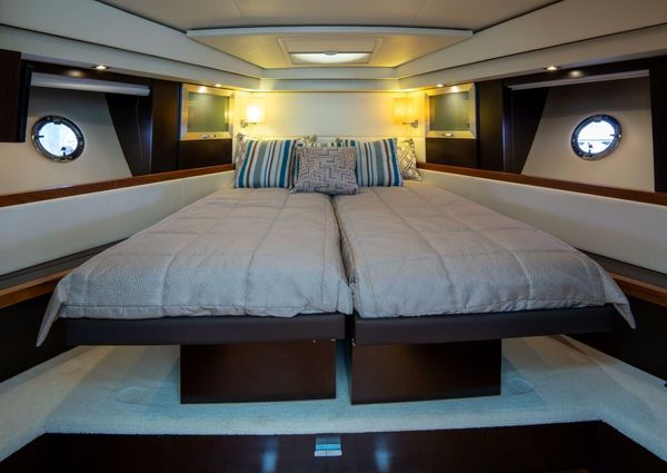 Tiara Yachts F53 Flybridge image