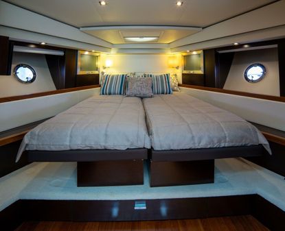 Tiara Yachts F53 Flybridge image