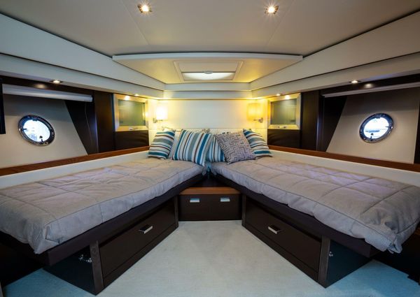 Tiara Yachts F53 Flybridge image