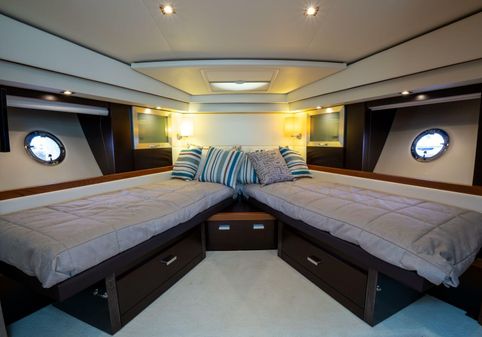 Tiara Yachts F53 Flybridge image