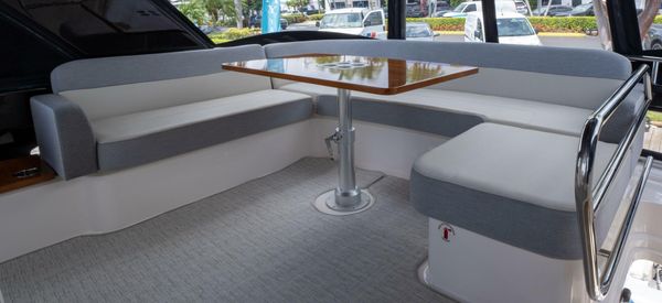 Tiara Yachts F53 Flybridge image