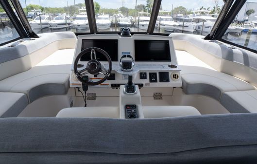 Tiara Yachts F53 Flybridge image