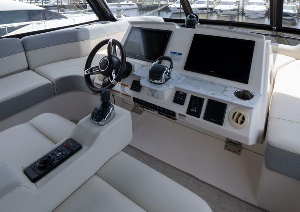 Tiara Yachts F53 Flybridge image