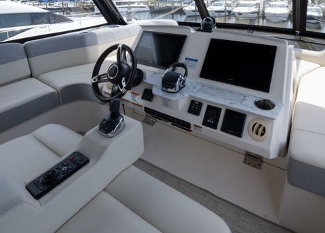 Tiara Yachts F53 Flybridge image