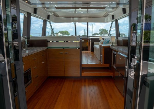 Tiara Yachts F53 Flybridge image