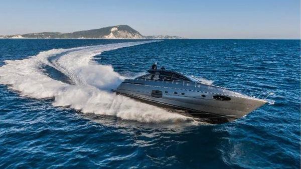 Pershing 62 