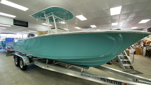 Sportsman Heritage 241 Center Console