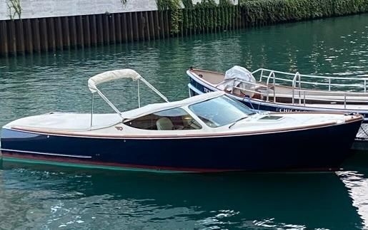 Hinckley Talaria 29 Runabout 