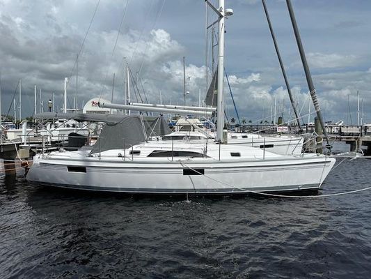 Catalina 356 - main image