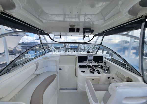 Boston Whaler 305 Conquest image