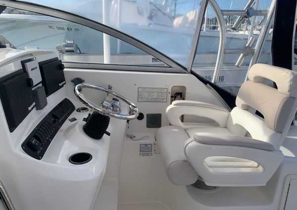 Boston Whaler 305 Conquest image