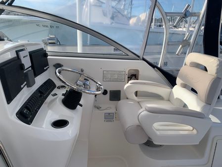 Boston Whaler 305 Conquest image