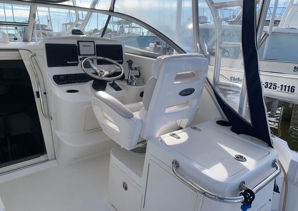 Boston Whaler 305 Conquest image