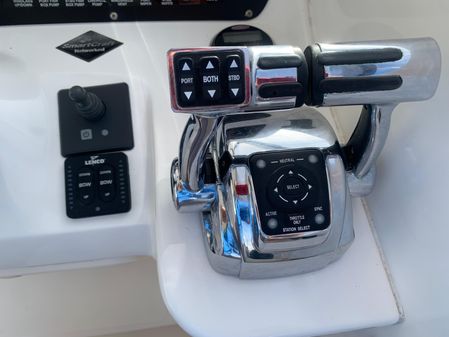 Boston Whaler 305 Conquest image