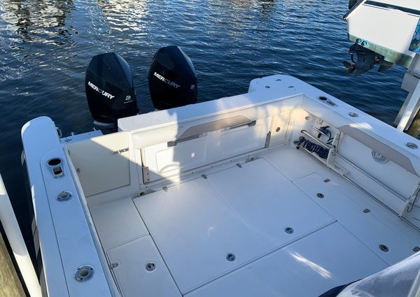 Boston Whaler 305 Conquest image