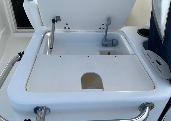 Boston Whaler 305 Conquest image