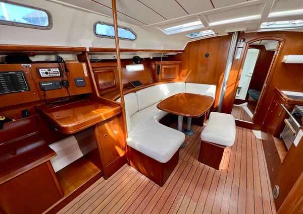 Beneteau Oceanis Clipper 393 image