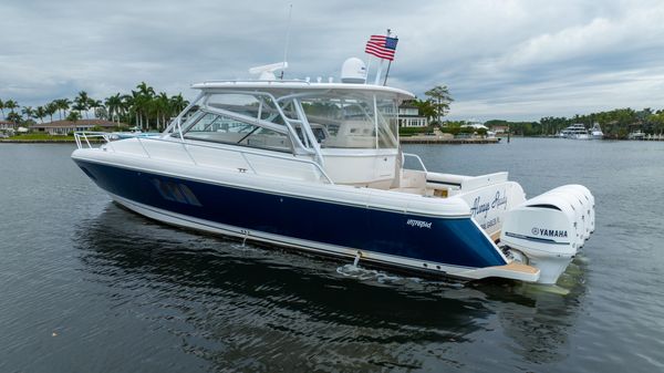 Intrepid 475 Sport Yacht