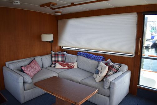 Tollycraft Cockpit Motor Yacht image