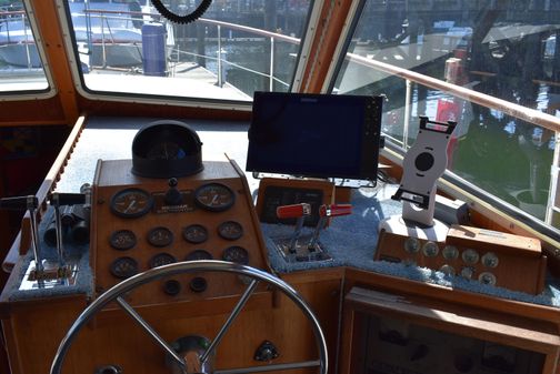 Tollycraft Cockpit Motor Yacht image