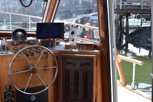 Tollycraft Cockpit Motor Yacht image