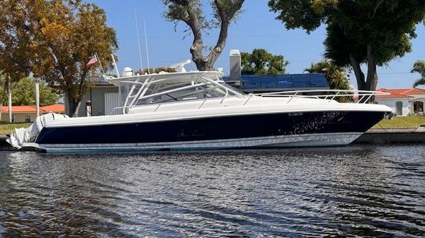Intrepid 430 Sport Yacht