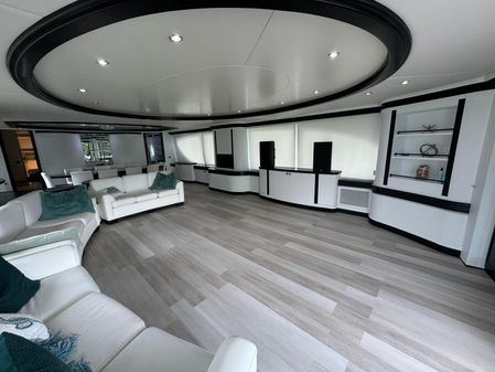 Azimut 116 image