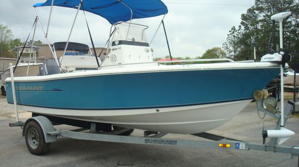 Sea Hunt TRITON 177 CENTER CONSOLE 