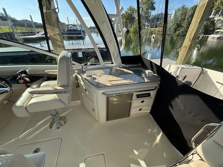 Boston Whaler 320 Vantage image