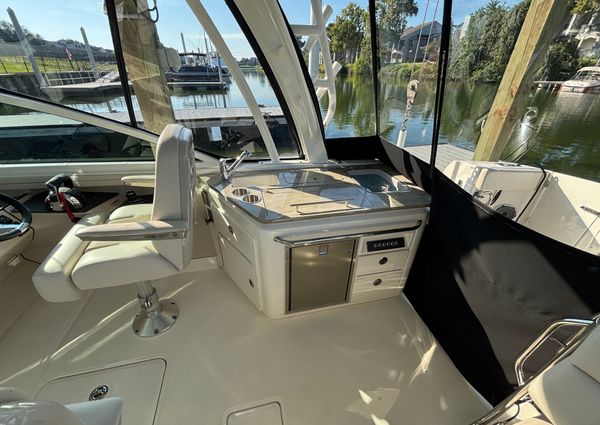 Boston Whaler 320 Vantage image