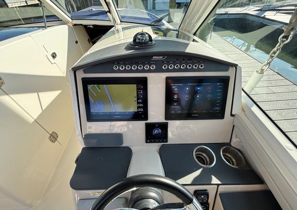 Boston Whaler 320 Vantage image