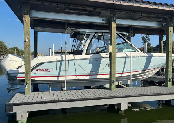 Boston Whaler 320 Vantage image