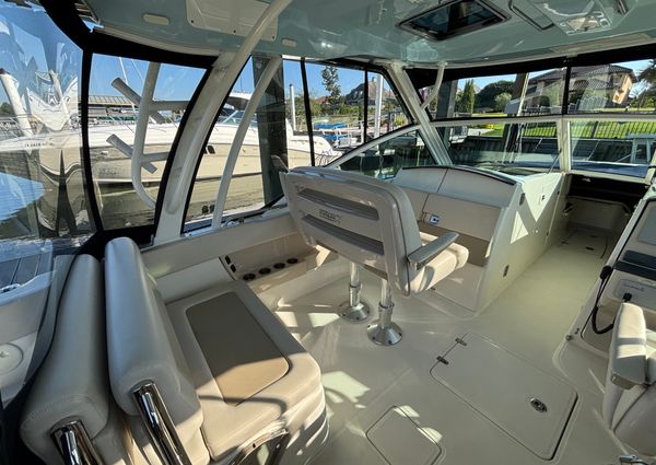 Boston Whaler 320 Vantage image