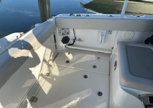 Boston Whaler 320 Vantage image
