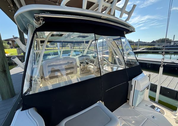 Boston Whaler 320 Vantage image