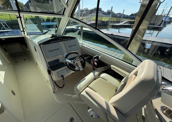 Boston Whaler 320 Vantage image