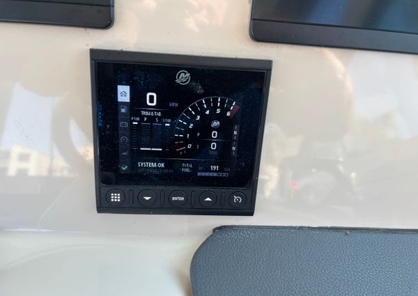 Boston Whaler 320 Vantage image