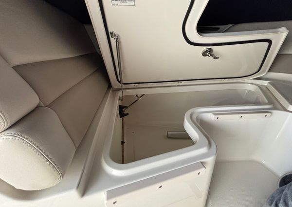 Boston Whaler 320 Vantage image