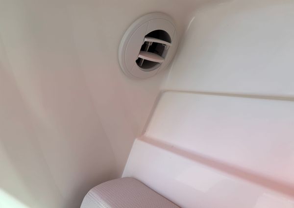 Boston Whaler 320 Vantage image