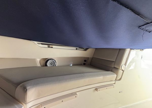 Boston Whaler 320 Vantage image