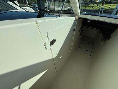 Boston Whaler 320 Vantage image