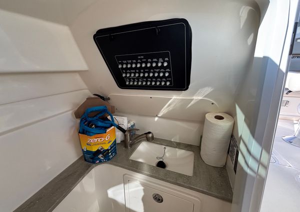 Boston Whaler 320 Vantage image