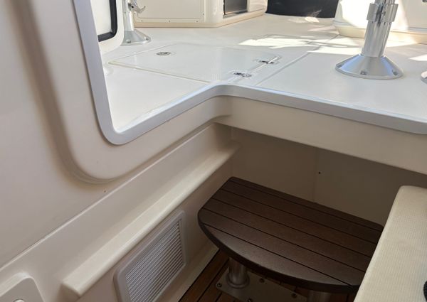 Boston Whaler 320 Vantage image